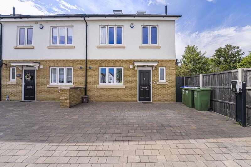 House in London - View 2