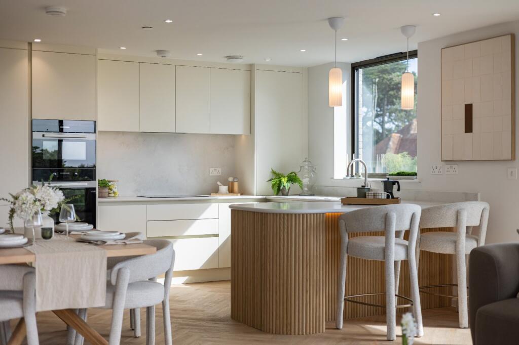 Apartment in Christchurch, Pokesdown, Bournemouth - View 2