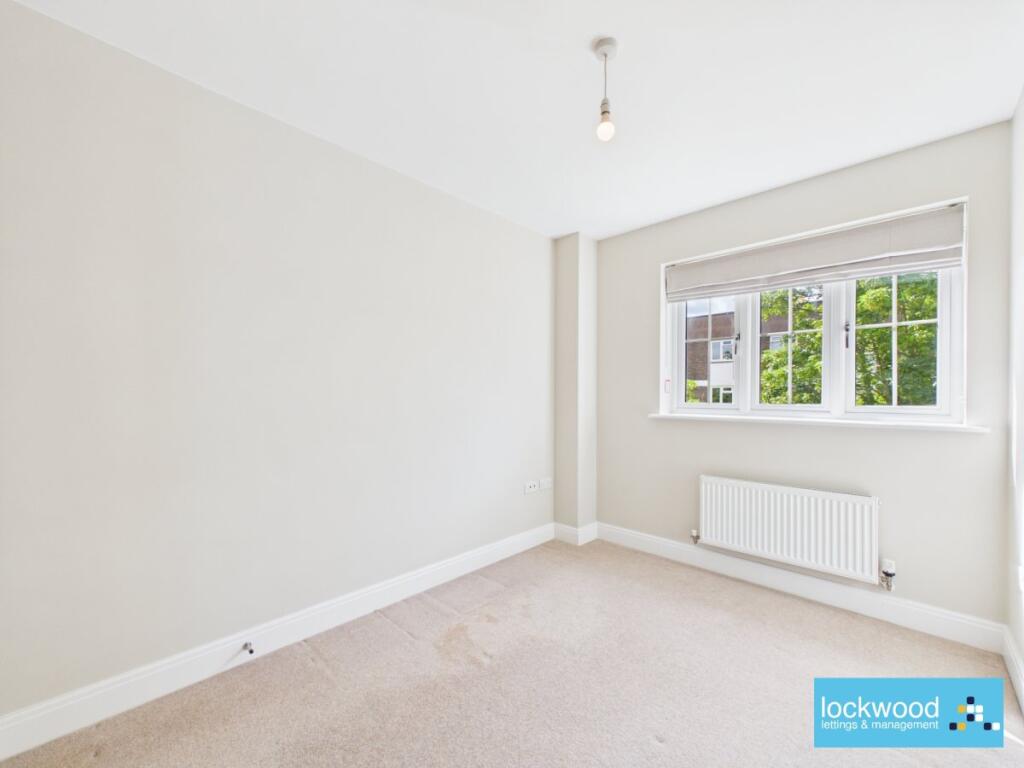 Apartment in Spelthorne, Surrey - View 4