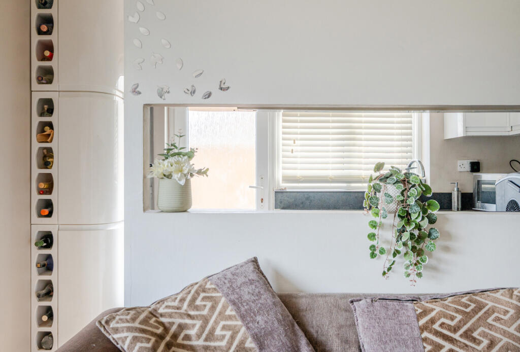 House in Bristol, Hanham Abbots - More