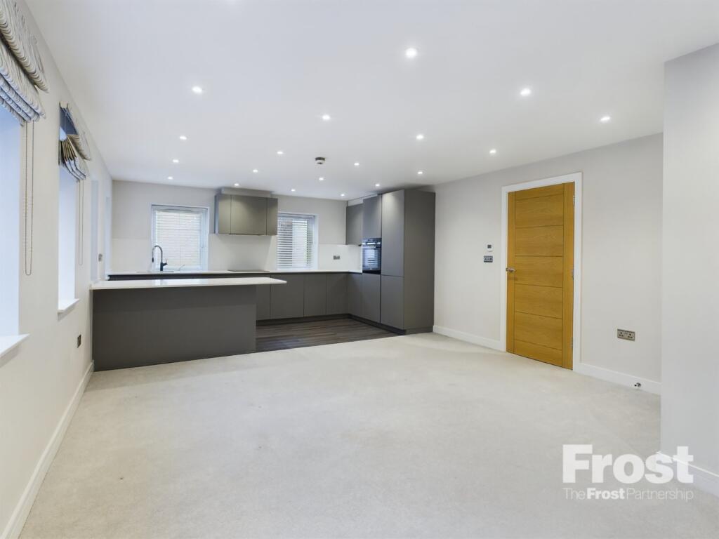 Main image of property: 11 Station Road, Gerrards Cross, Buckinghamshire, SL9