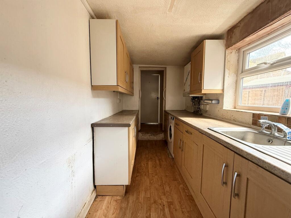 House in Luton - View 3