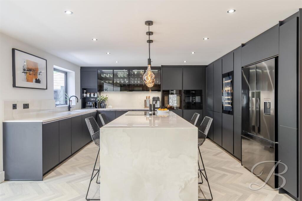 Paddock Close, Mansfield - View 5