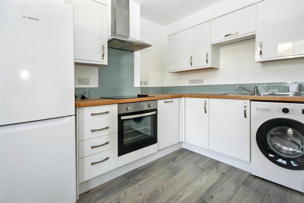 Apartment in Eastbourne, Little Chelsea, Roselands - View 3