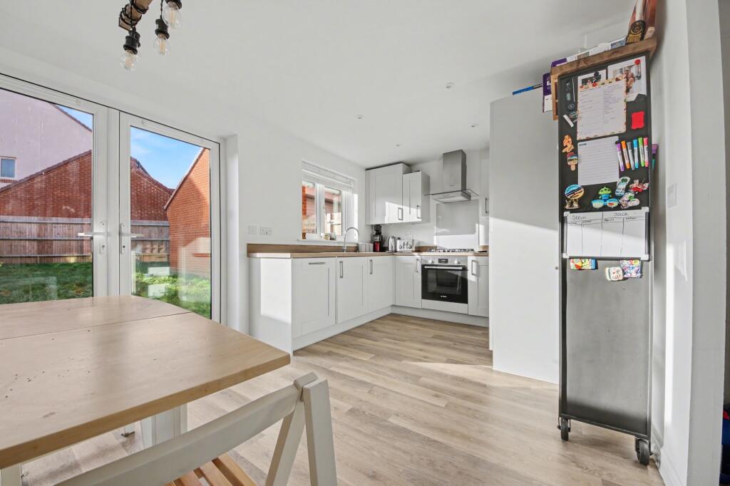 Kingsman Drive, Botley, SO32 photo 2