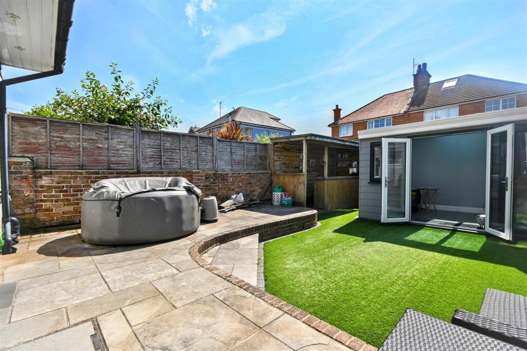 Desmond Road, Eastbourne photo 4