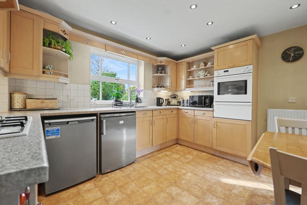 Eglantine Close, Oadby, LE2 - More