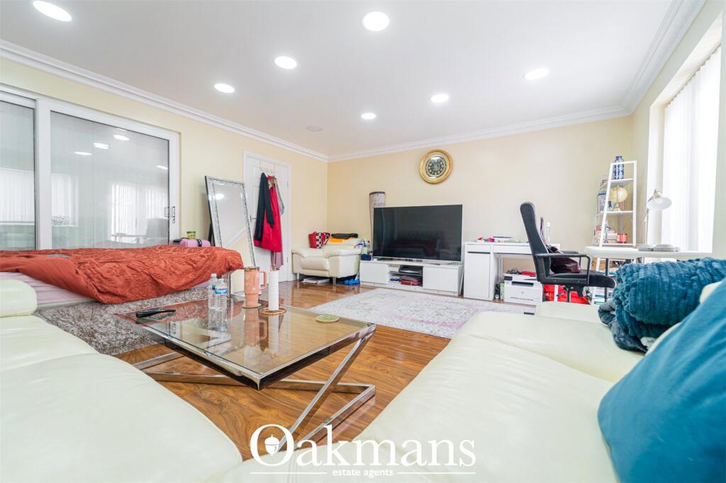House in Birmingham, West Midlands - More