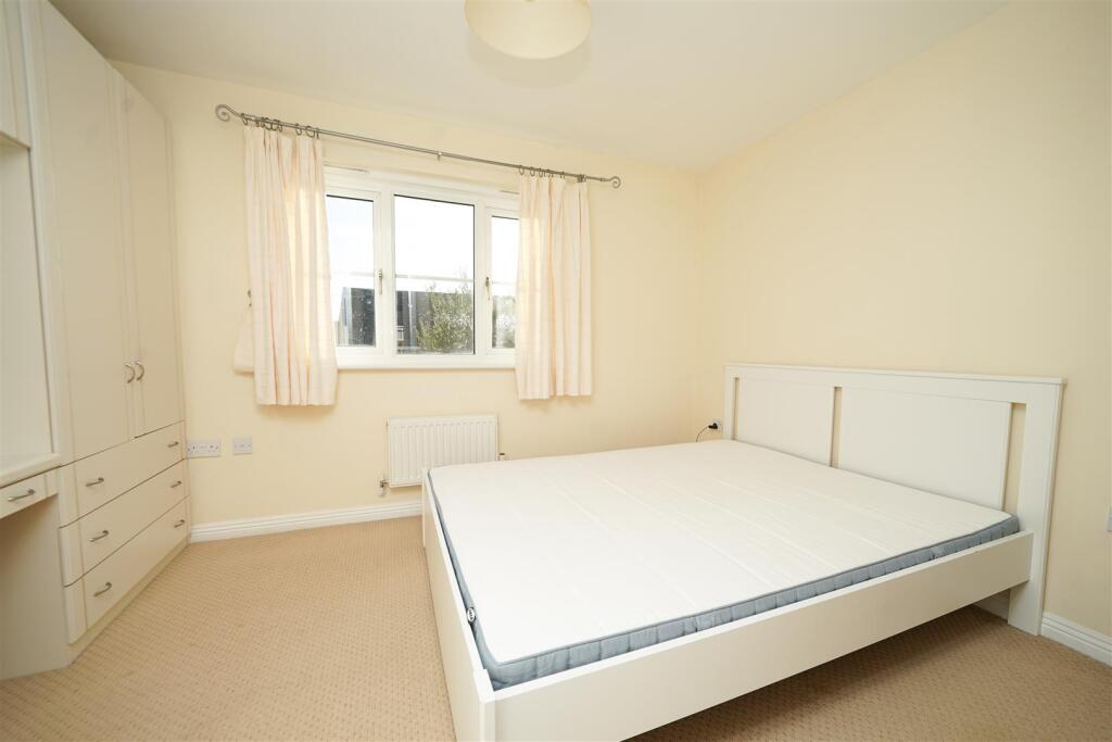 House in Luton, Leighton-Linslade - More