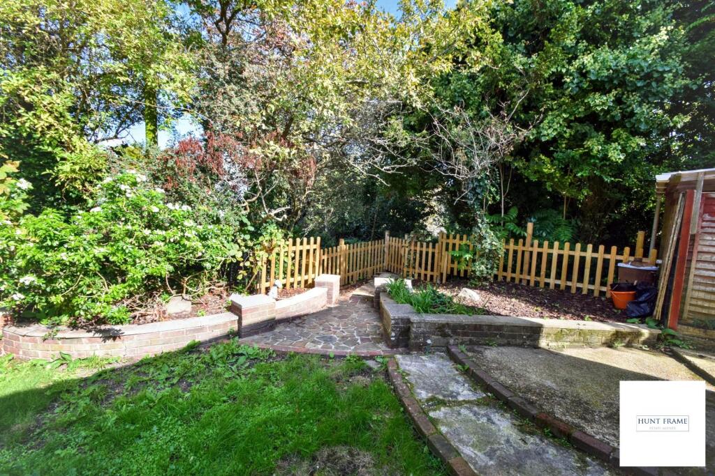 Downs Avenue, Eastbourne photo 3