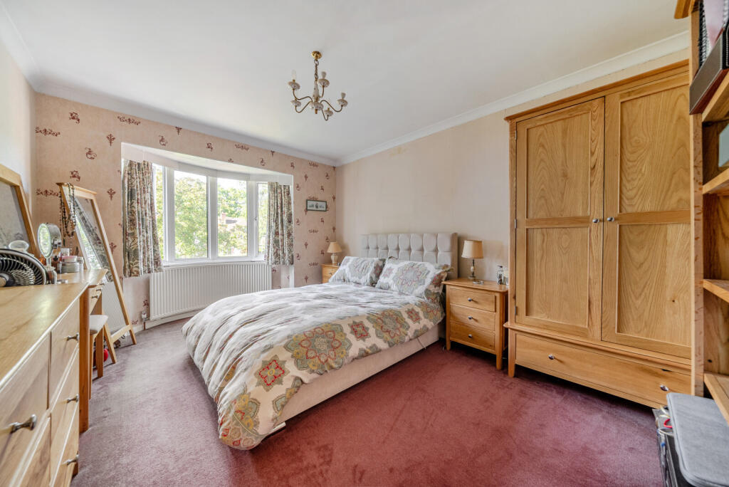 Smithwood Avenue, Cranleigh, GU6 - View 6