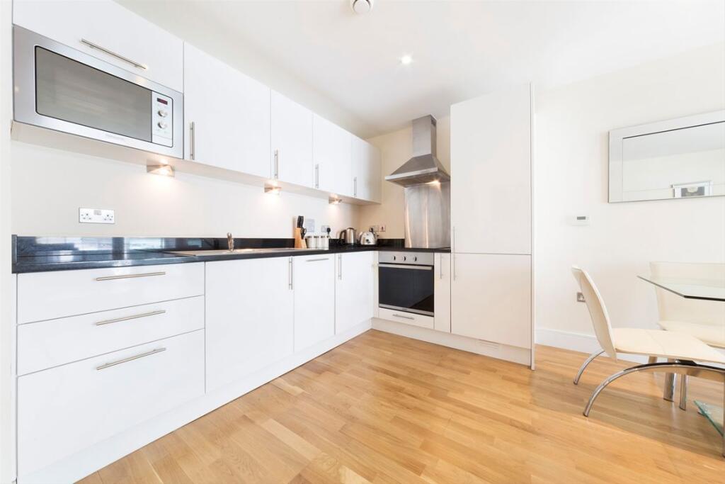 Apartment in London - View 3