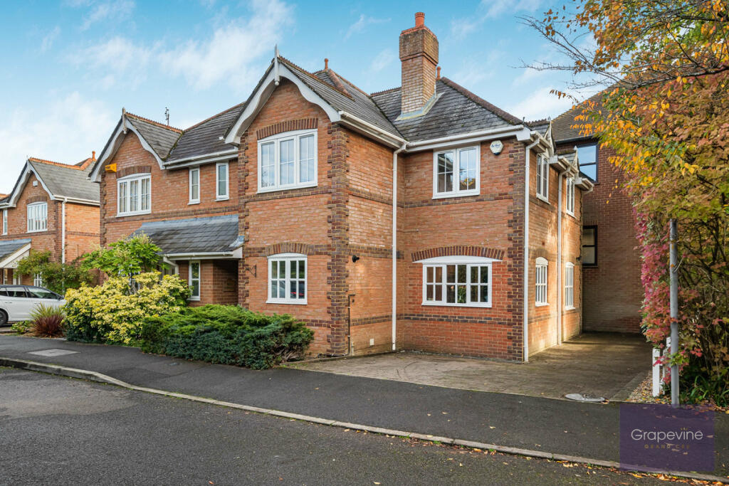 3-bed semi-detached on Old Mill Court, Twyford, RG10, £675,000