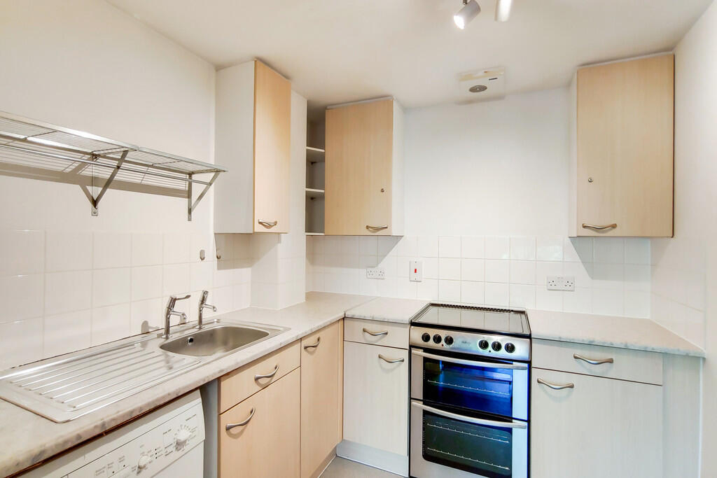 Apartment in London, Royal Borough of Kingston upon Thames - View 5