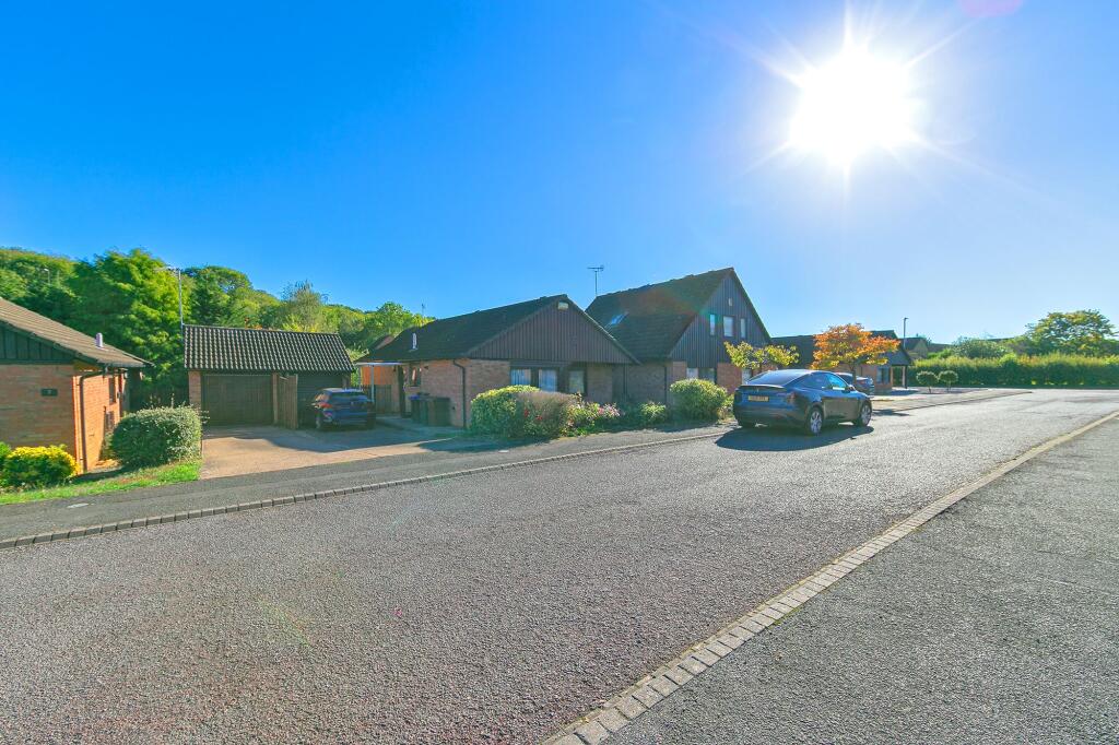 2-bed detached on Marlstones, Northampton, NN4, £290,000