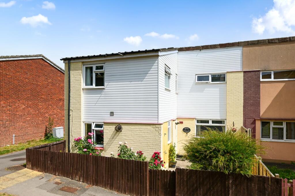 3-bed terraced on Maldive Road, Basingstoke, £317,500