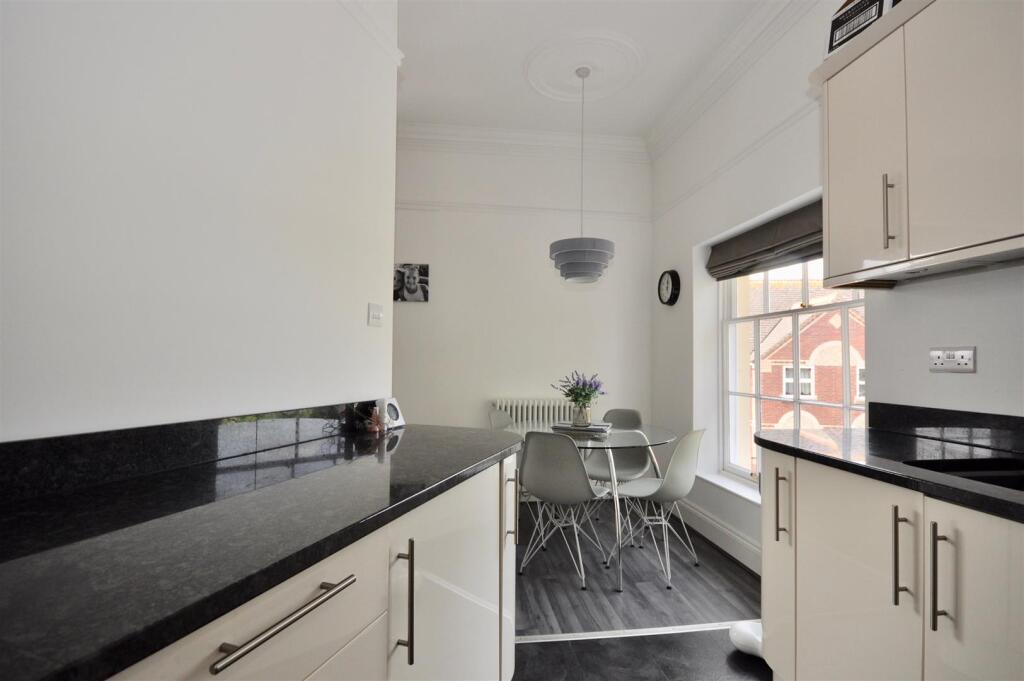 Apartment in Taunton, Wilton - More
