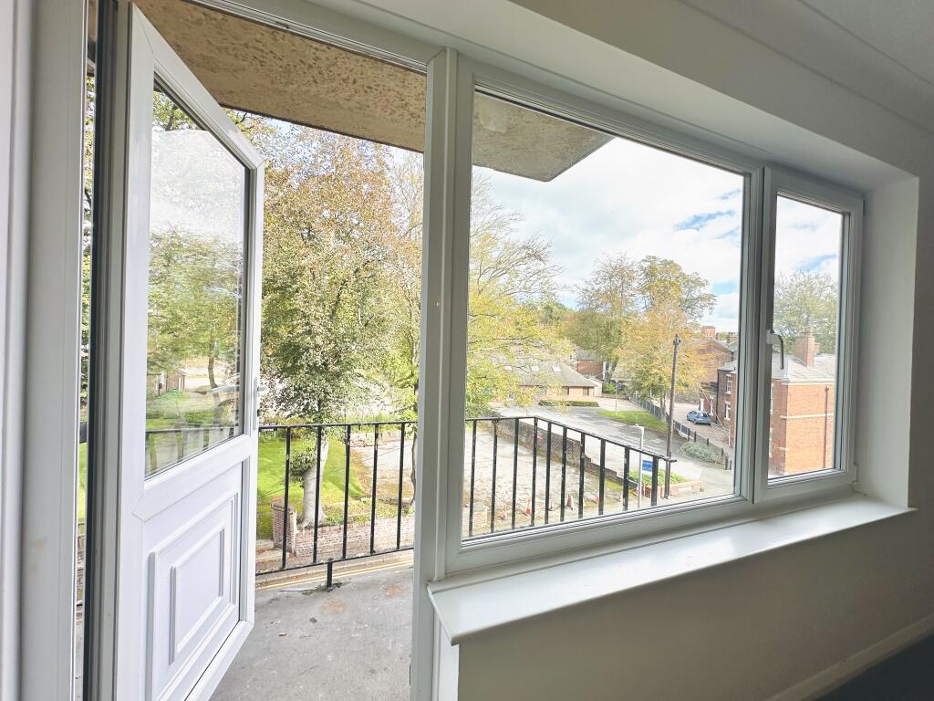 Apartment in Newcastle-under-Lyme, Staffordshire - View 4