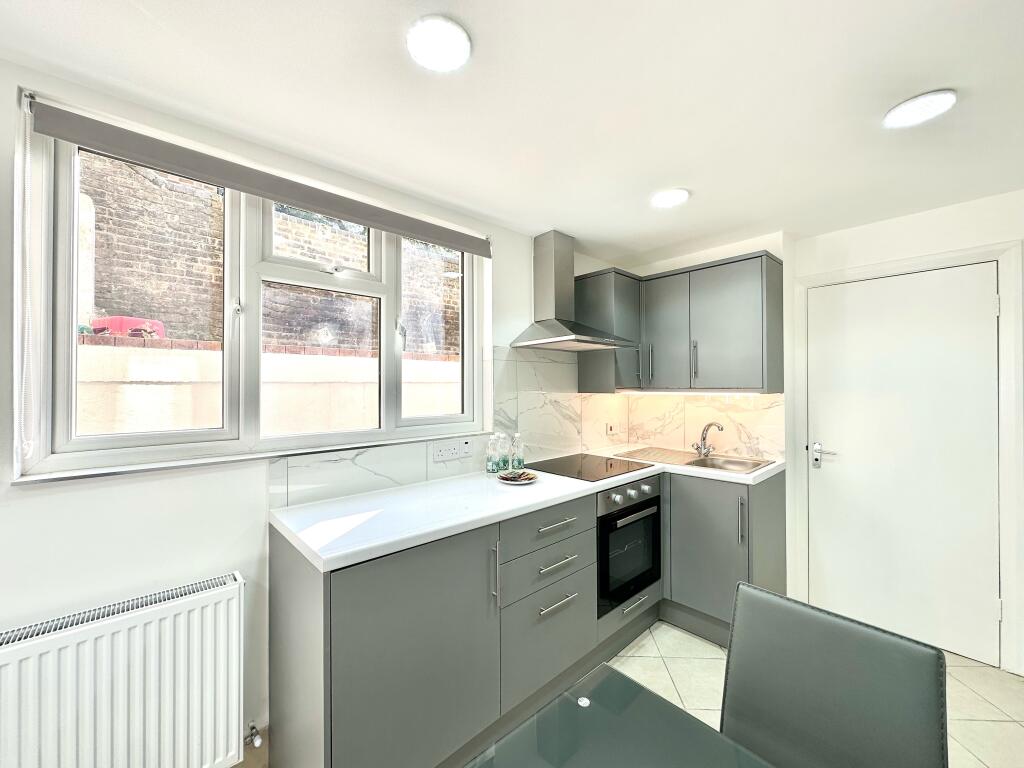 Apartment in London, Earl's Court - View 3