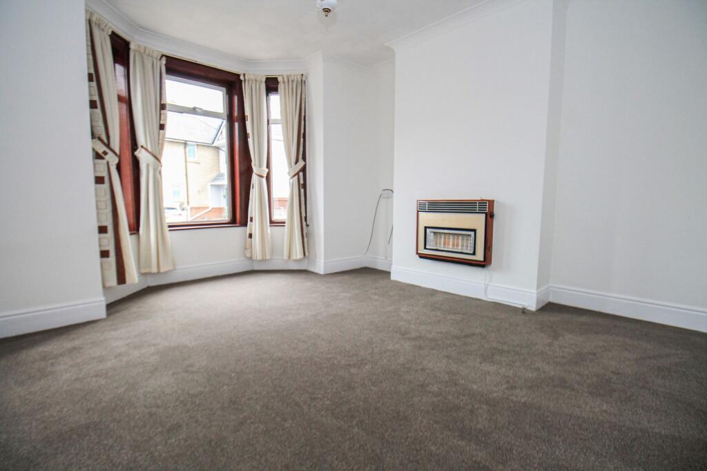 Hazeleigh Avenue, Woolston, SO19 photo 4
