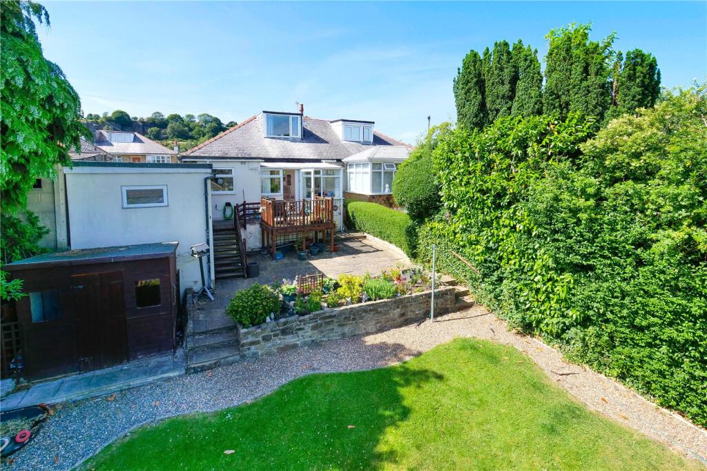 House in Bradford, Baildon - More