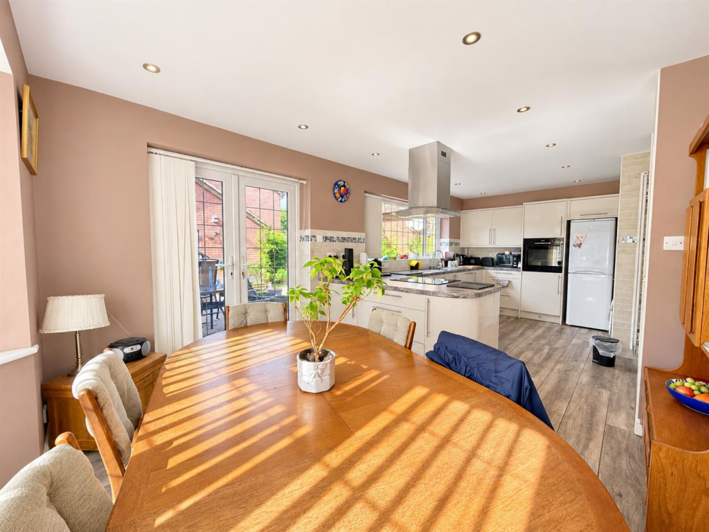 Willow Park Drive, Stourbridge photo 4