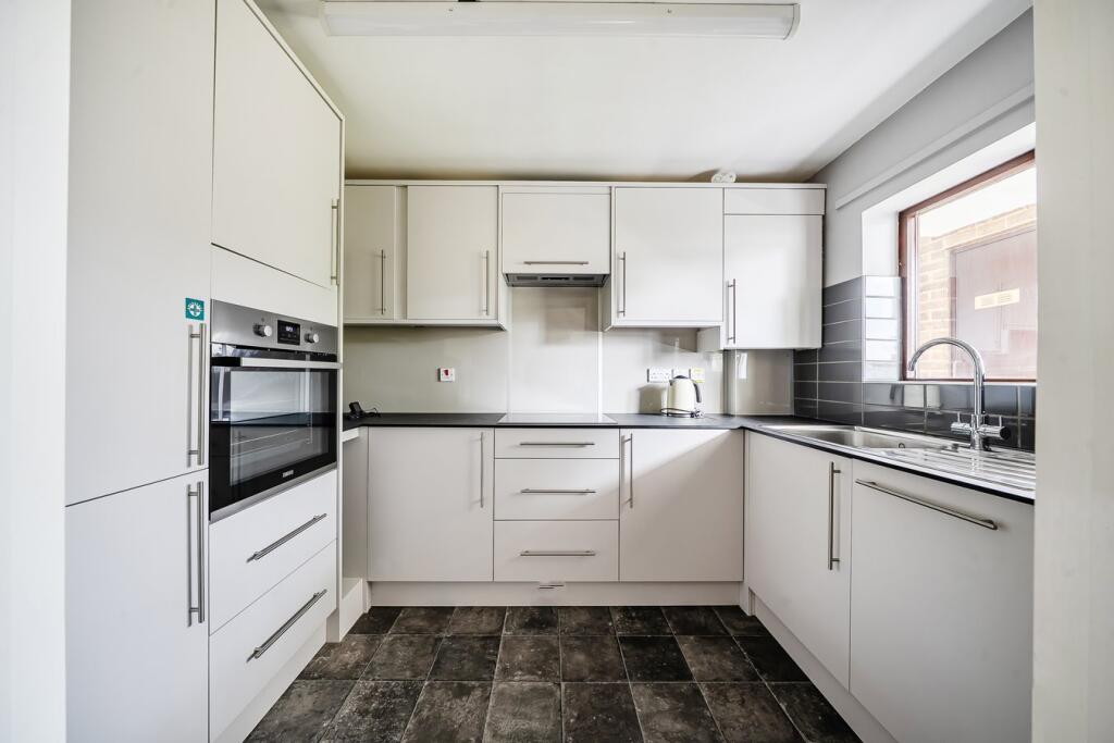 Emmbrook Court, Reading, RG6, Reading