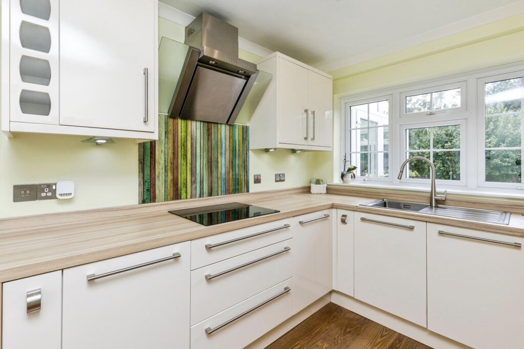 House in Crawley, Gossops Green - View 2
