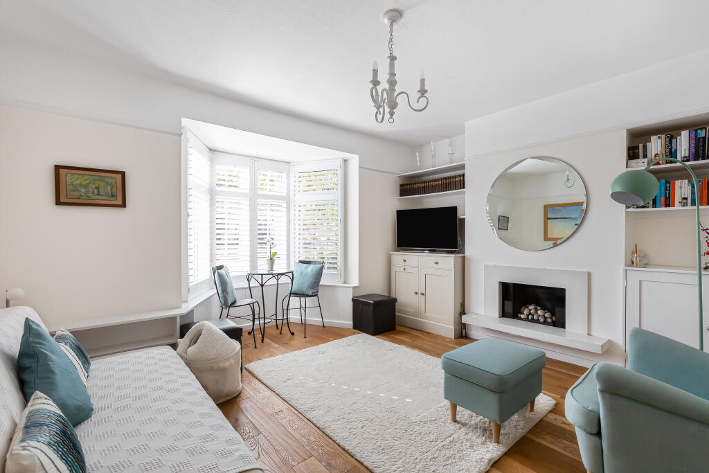 House in Welwyn Hatfield, Hertfordshire - View 2