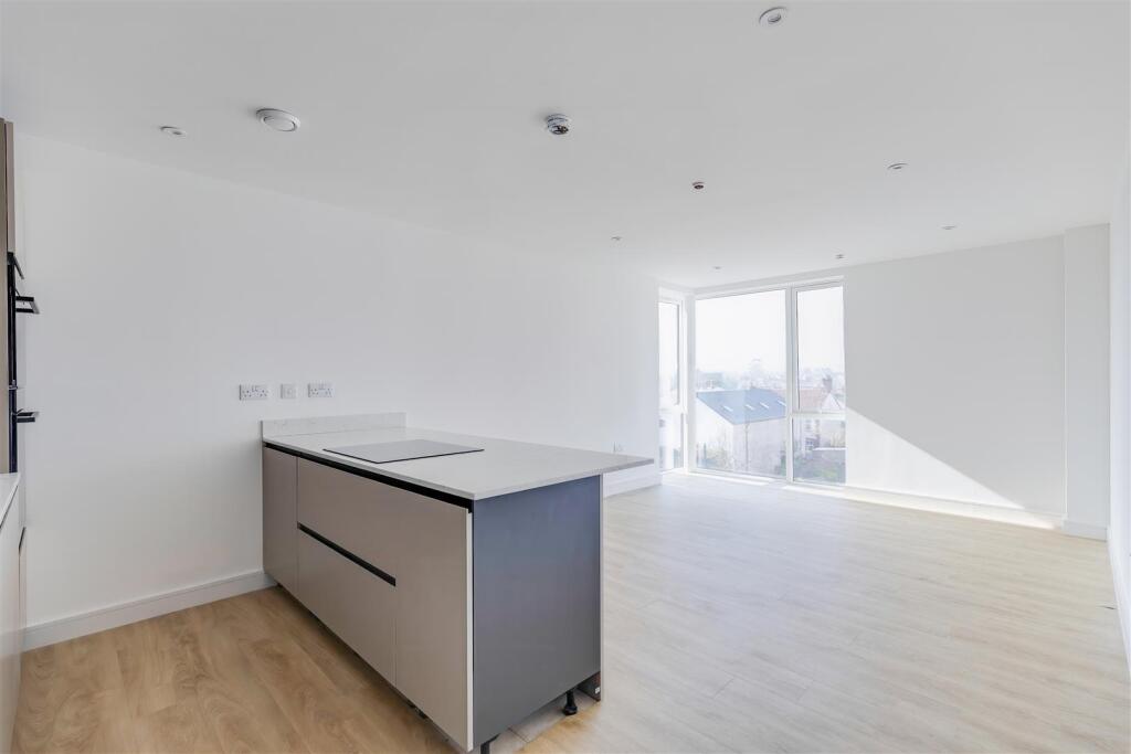 Apartment in Penarth, Vale of Glamorgan - View 3