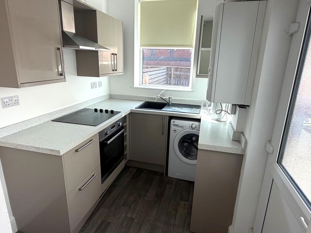 8 Marsden Street, Chesterfield S40 1JY photo 3