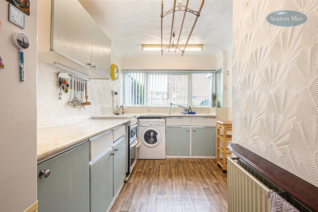 House in Sheffield, Winn Gardens, Wadsley - More