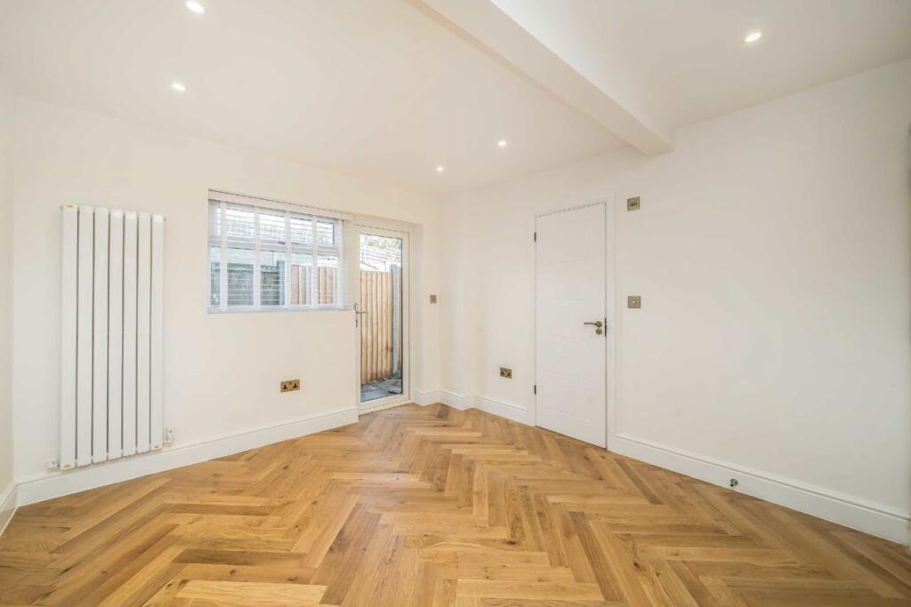 House in London - View 2