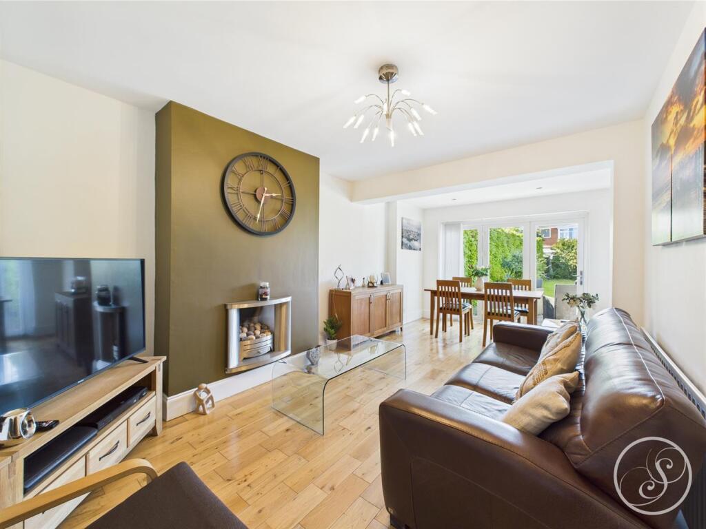 4 bedroom semi-detached house for sale in Windsor Mount, Leeds, LS15 - View 5