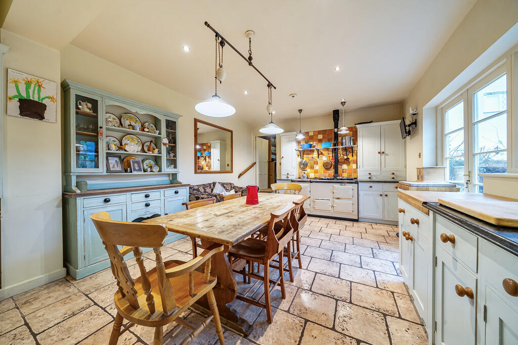 37 The Village, Abberley photo 3