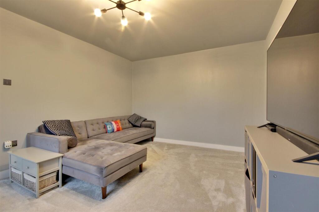 1 Harthill Avenue photo 4