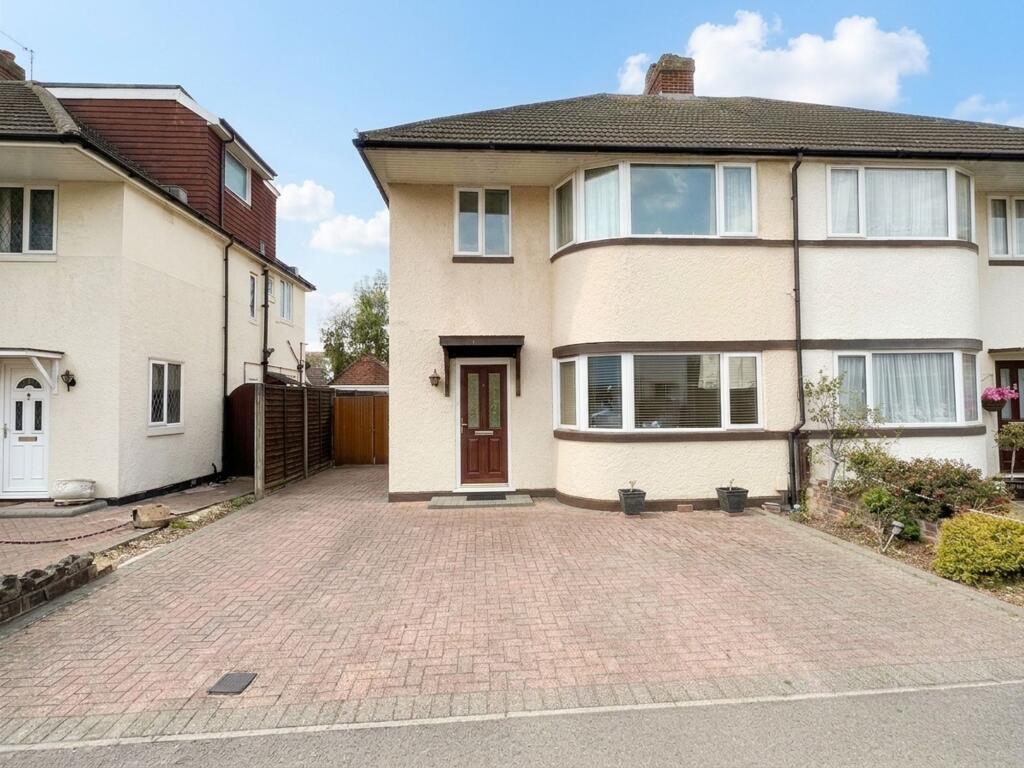 Main image of property: Jubilee Avenue, London Colney, AL2