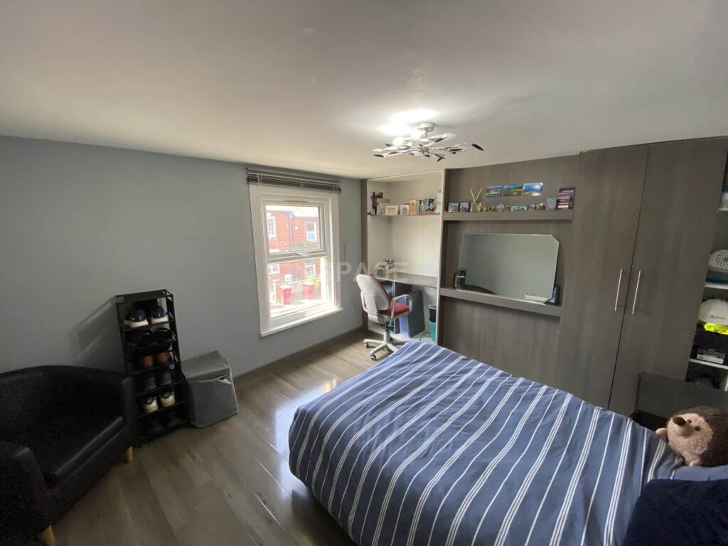 Main image of property: Donnington Gardens, University, Reading, Berkshire, RG1 5LZ
