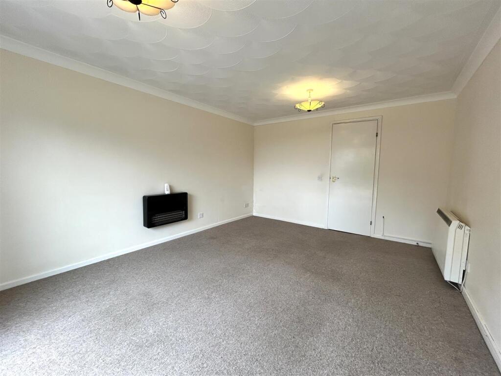 House in Chippenham, Pewsham - View 5