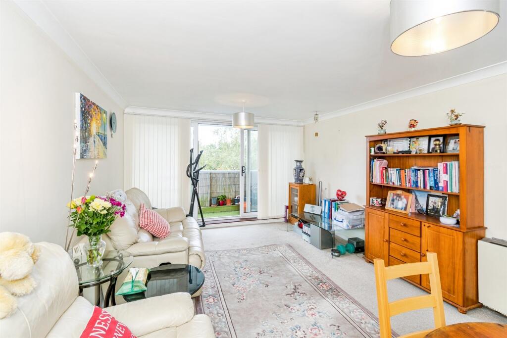 Apartment in Southampton - More