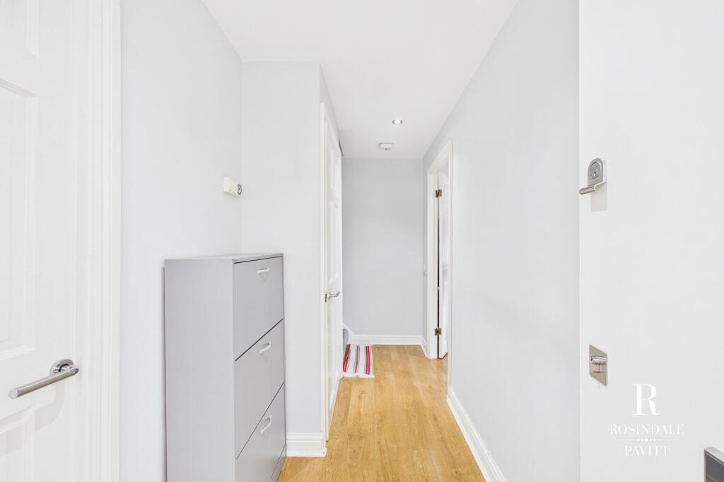 Apartment in Sutton - View 5