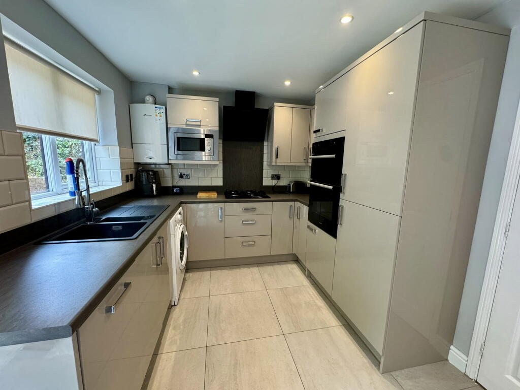 House in Blackwood, Caerphilly - More