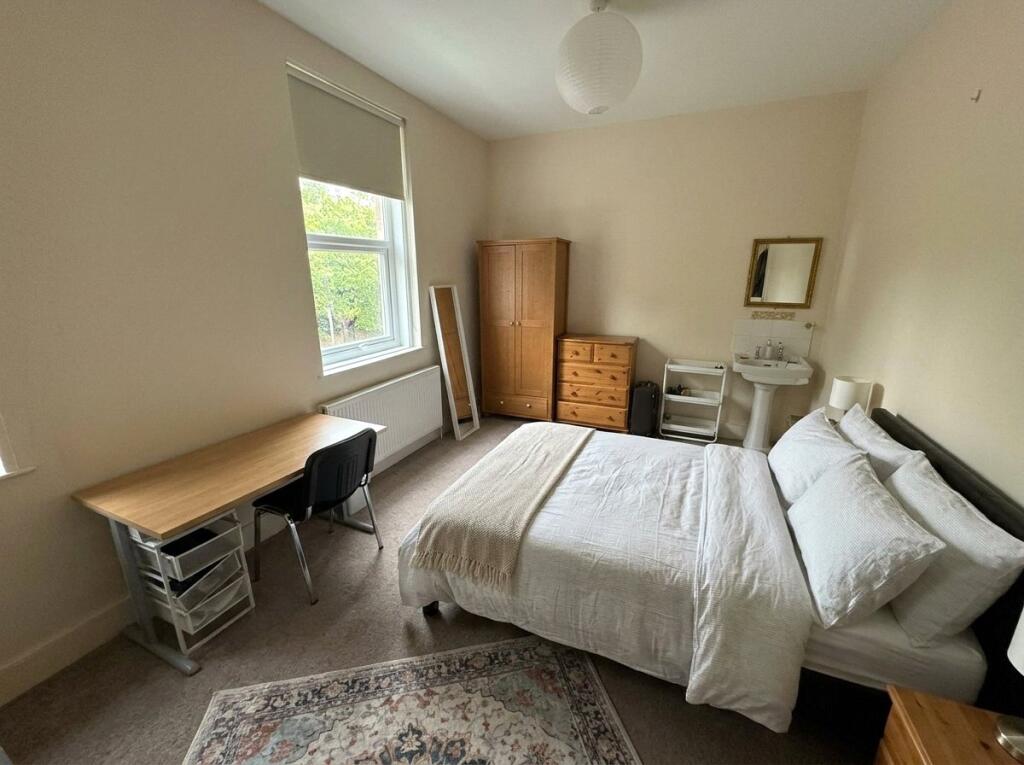 8 bedroom house for rent