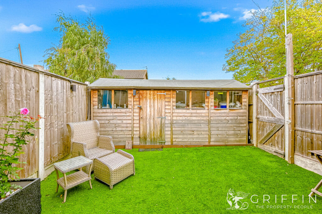Dickens Avenue, Tilbury, RM18 photo 4
