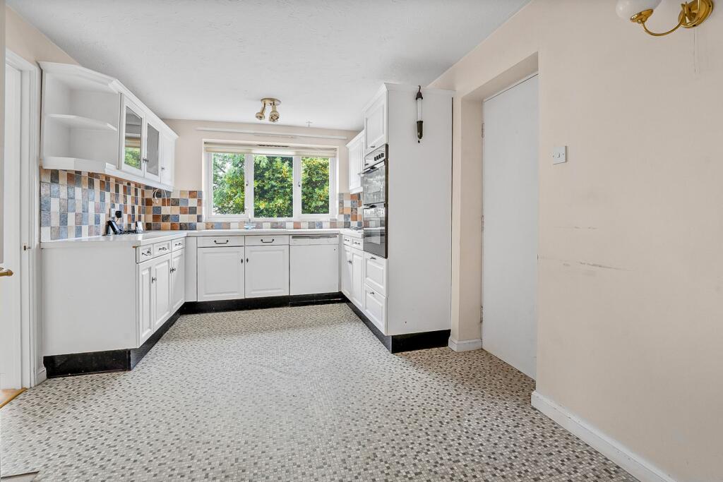 House in West Oxfordshire, Deer Park, Witney - View 3