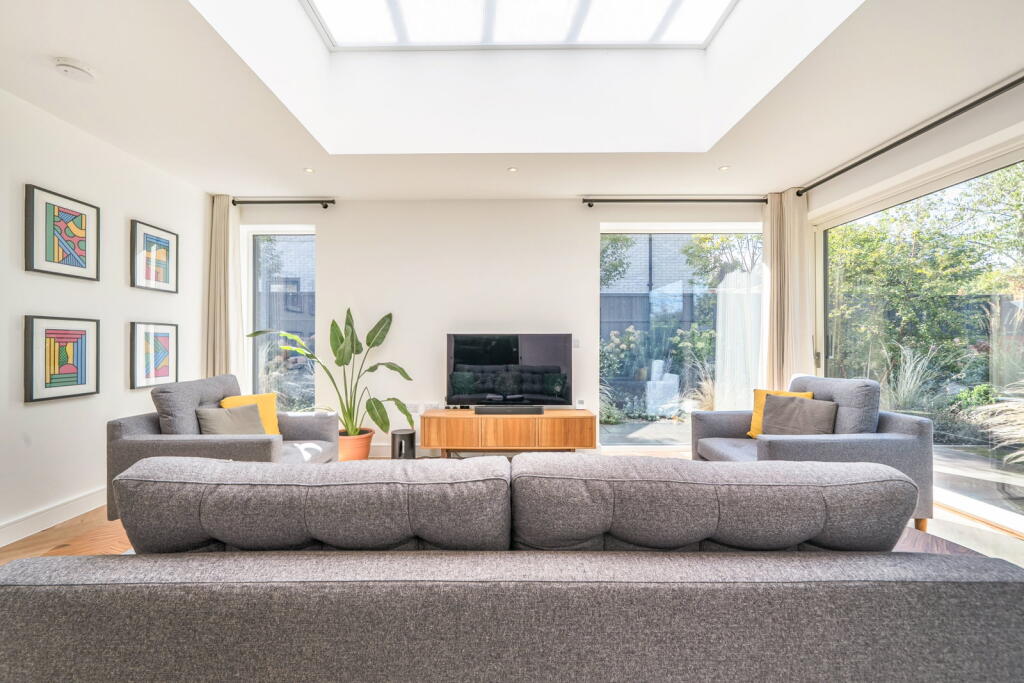 House in Broxbourne, Hammond Street - View 5