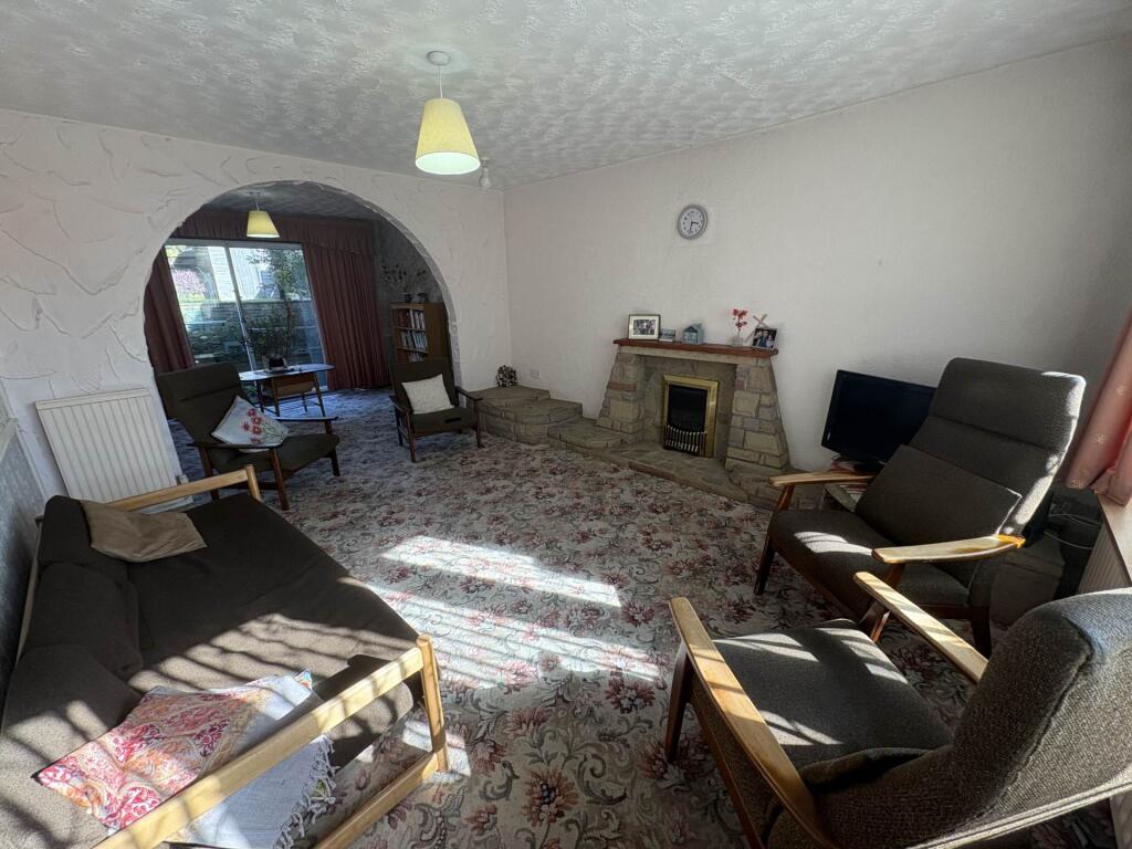 36 Amberwood, Oldham photo 2