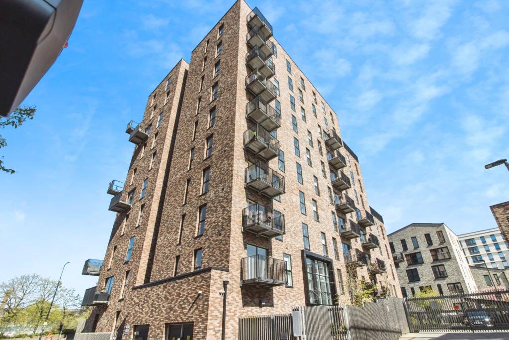 Main image of property: Lockgate Mews, Manchester, Greater Manchester, M4