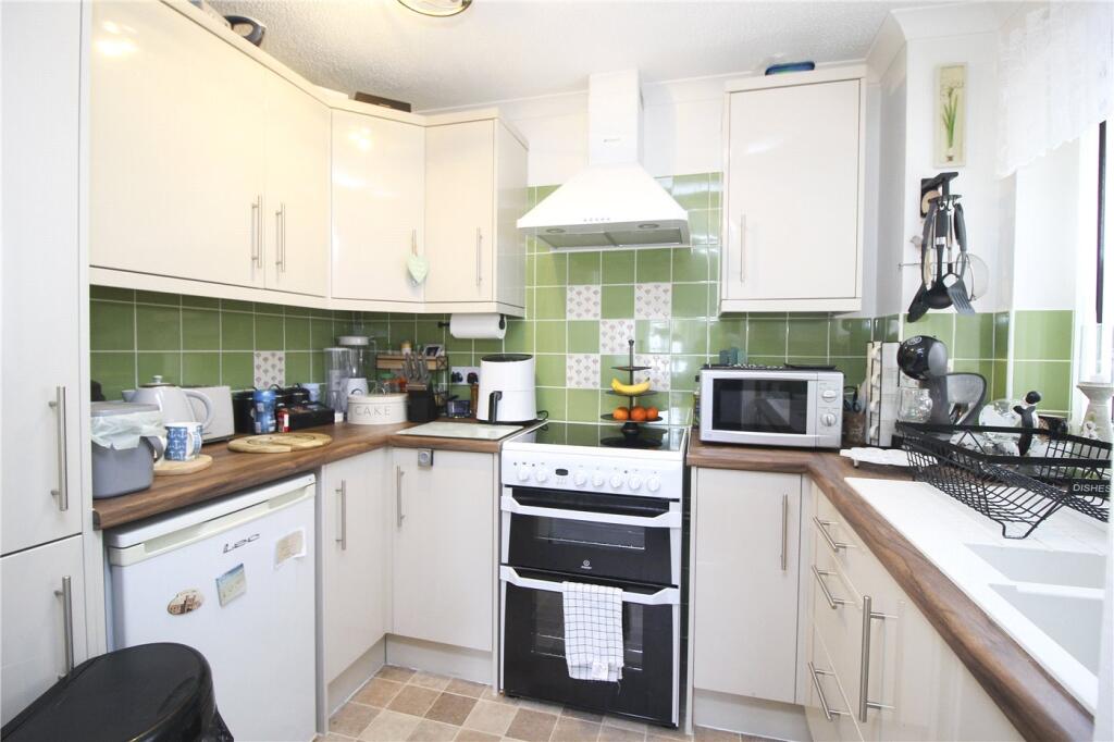 Apartment in Southend-on-Sea, Essex - View 4