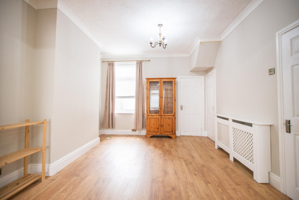 House in Hull - View 5
